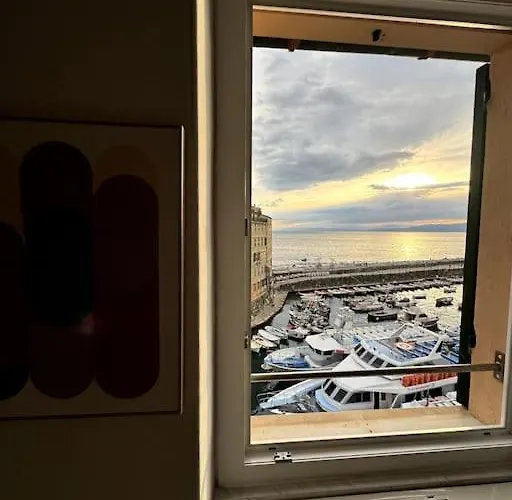 Attico Sul Porticciolo Antico Di 卡莫利